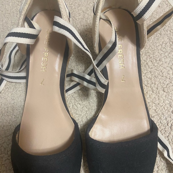 🌸 Joe Fresh 🌸 summer wedge sandals - Picture 3 of 9